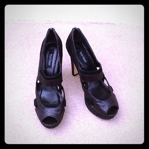 Stunning White House Black Market black heels, 8 M